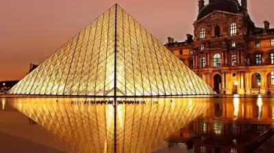 Louvre Müzesi