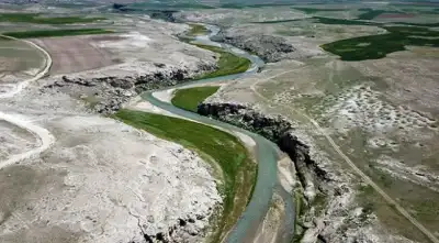 Diyadin Kanyonu bozkır alanında akan mineral suyu