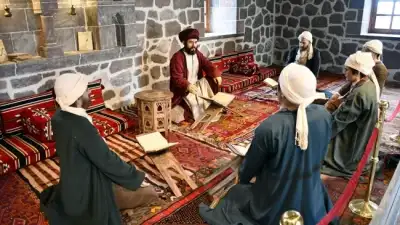 Doğubayazıt Kent Müzesi (Ahmed-i Hani Kent Müzesi) namaz kılış sahnesi içeride