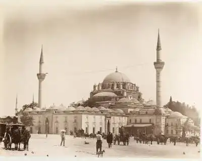 Eski Beyazıt Camii kaya formasyonları arasında yerleşimi