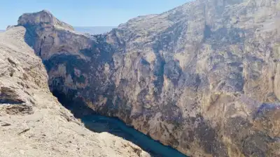 Kudret Köprüsü kanyon boyu turkuaz su akışı
