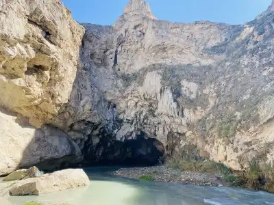 Kudret Köprüsü derin kayalık vadi manzarası