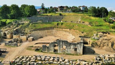 Prusias ad Hypium Ancient City visitor and structural ruins