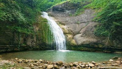 Saklıkent Şelalesi çok seviyeli şelale kanyon görünümü