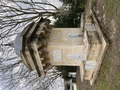 Dertli Mustafa Efendi Çeşmesi konsol işçiliği yapı detayı