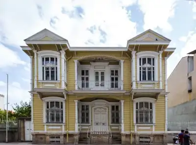 Edirne Evleri sarı boyalı klasik mimari cephe
