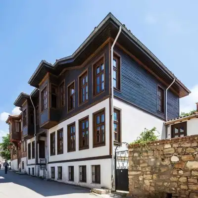 Edirne Evleri taş temelli ahşap konak detayı