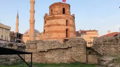 Edirne Kalesi Makedonya Saat Kulesi tarihi taş duvarlarıyla