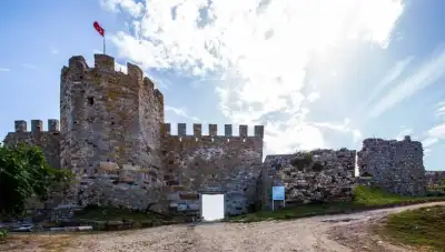 Enez Kalesi taş duvarlar ve giriş kapısı