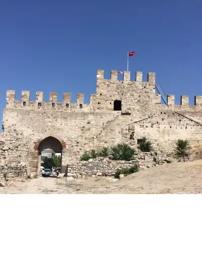 Enez Kalesi mermerden sütunlar ve kemerler