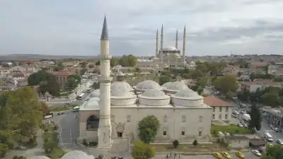 Eski Cami havadan çekilmiş beyaz kubbeleri