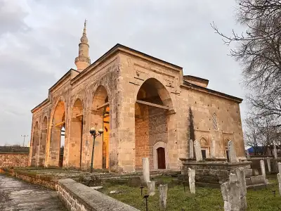 Gazi Mihal Camii eski mezarlık ve taş yapı