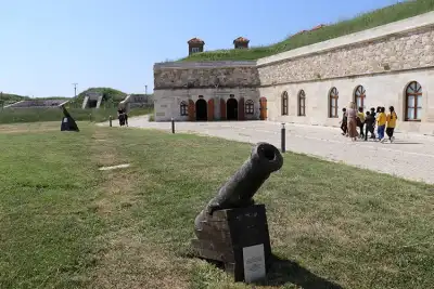 Hidirlik Tabyasi Balkan History Museum cannon in the courtyard