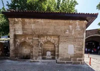 Merzifonlu Kara Mustafa Paşa Çeşmesi kemerli giriş detayı