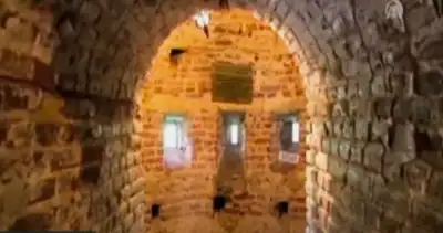 Şükrü Paşa Anıtı ve Balkan Savaşı Müzesi ziyaretçileriyle avlu