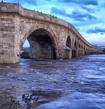 Uzunköprü viaduktunun hava görüntüsü tarım alanlarında