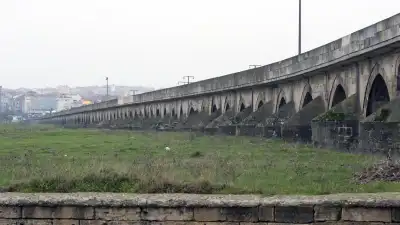 Uzunköprü taş köprüsünün detaylı kemer mimarisi