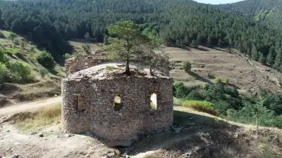 Çakrak Kilisesi ve Köprüsü yaylada eski yapı kalıntısı