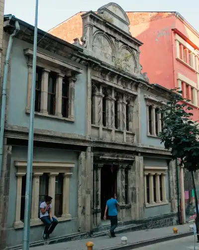 Can Akengin Sanat Galerisi gri taş cephe restorasyon yapısı