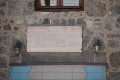 Çekek Cami duvarında İslami hattat sanatı