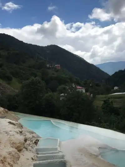 Dereli Kuzalan-Göksu Travertenleri dağ vadisinde konumu