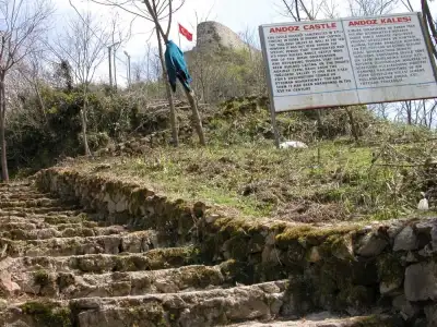 Espiye Andoz Kalesi ören yeri tarih levhası ve kalıntıları