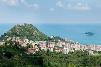 Giresun Adası şehir manzarası arka planda