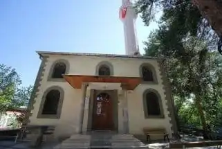 Kadıoğlu Camii ön görünüş ve giriş kapısı