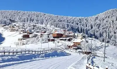 Kulakkaya Yaylası ahşap balkondan vadi görünümü