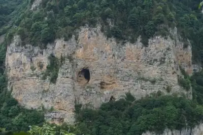 Şahin Kayası'nın delik açıklığı ve doğal erozyonu