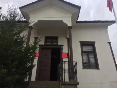 Şebinkarahisar Atatürk Evi ve Müzesi beyaz cephe