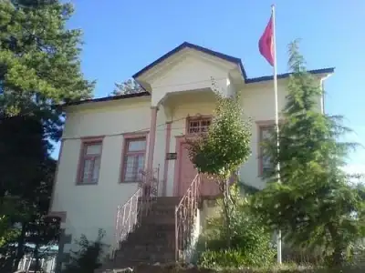 Şebinkarahisar Atatürk Evi ve Müzesi bahçe girişi