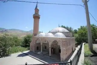 Şebinkarahisar Behramşah Camii dağ manzarası hava görüntüsü