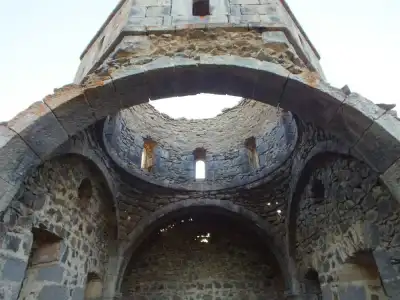 Şebinkarahisar Göynük Köyü Kilisesi - II iç volta ve kemerli mimarisinin detayı