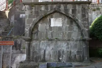 Tirebolu Selimağa Çeşmesi günışığında yapısı ve mimarisi