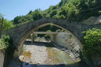 Arch and retaining structure of Yaglidere Aga Bridge