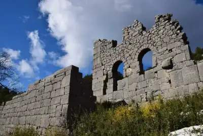 Adada Antik Kenti arkeolojik kalıntıları