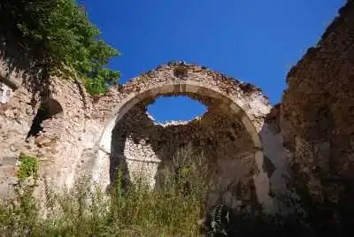 Akmescit Çeşmesi kemerli iç galeri manzarası