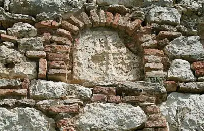 Aya Georgios Kilisesi taş işçiliği ve yazıt