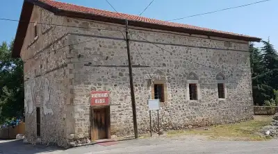 Aya Stefanos (Yeşilada) Kilisesi taş cephe ve pencereler