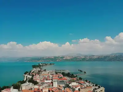 Aya Stefanos (Yeşilada) Kilisesi deniz kıyısında konumu