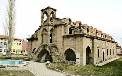 İshotya Kilisesi dış görünüş taş mimari detay