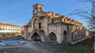 Aya Yorgi Kilisesi ön açı şehir manzarası