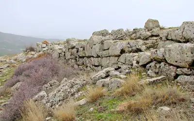 Conana Harabesi antik duvar ve arkeolojik kalıntılar