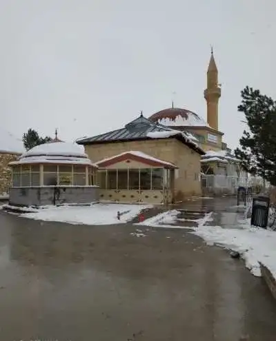 Demirci Mehmet Efe Konağı ahşap pencereli eski konak binası