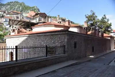 Esma Sultan Hamamı dağlık bölgede konumu