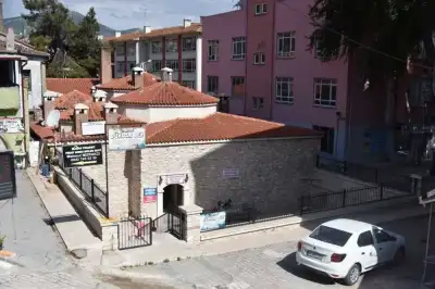 Esma Sultan Hamamı ön cephe ve demir kapı