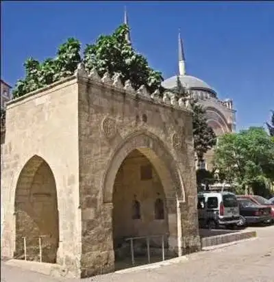 Gafle Çeşmesi antik tonozlu su kaynağı iç mekanı
