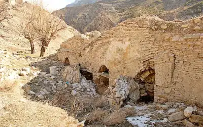 Gargılı Lala Medresesi (Taş Medrese) dağ yamacındaki harabe