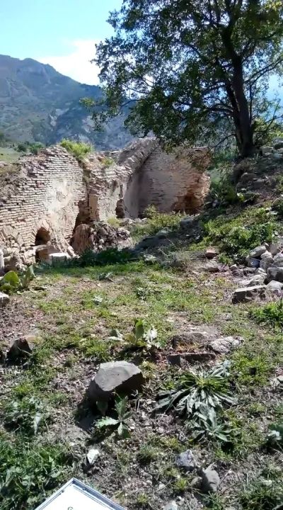 Gargılı Lala Medresesi (Taş Medrese) taş duvar kalıntıları